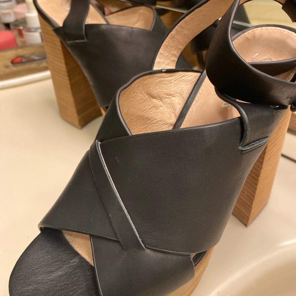 Black platforms Shelly’s of London size 6.5